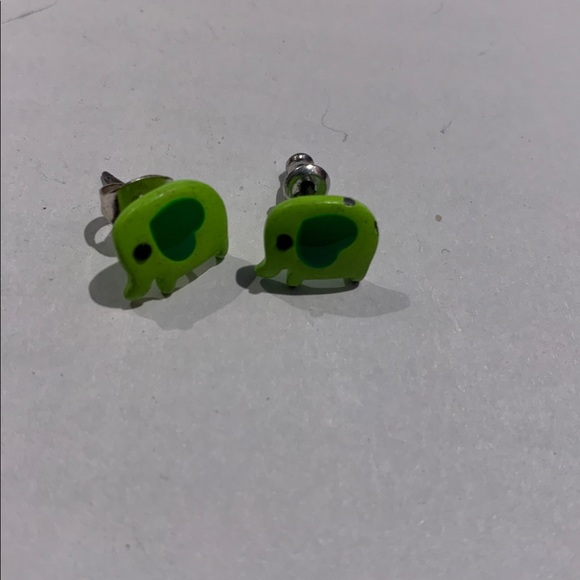 Vintage Jewelry - Vintage green elephant w heart stud 1/2” pierced Earrings